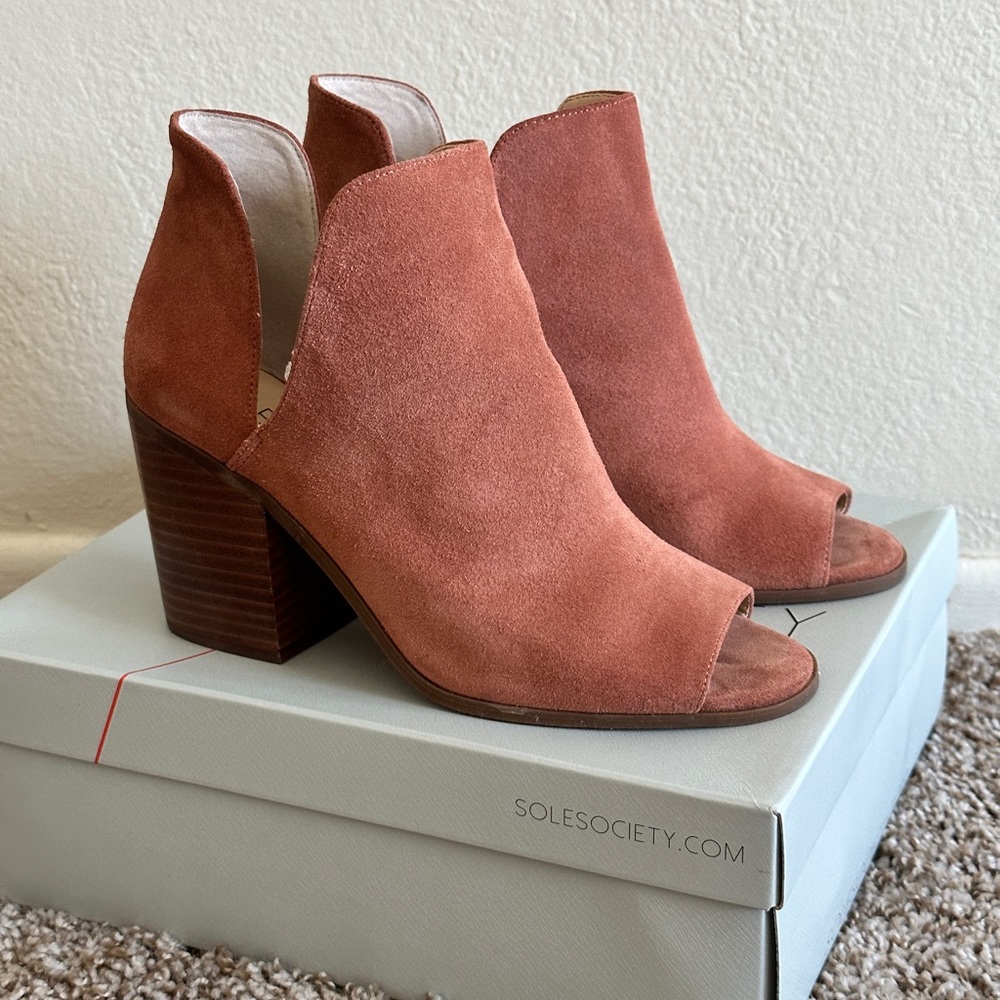 Sole Society SO-Charliece Suede Peep Toe Bootie Size 9